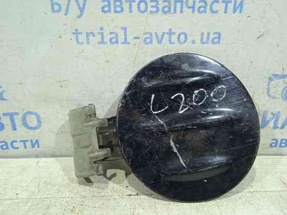 Лючок бака Mitsubishi L200 KB 2.5 ДИЗЕЛЬ 4D56U 2006 (б/у) Киев