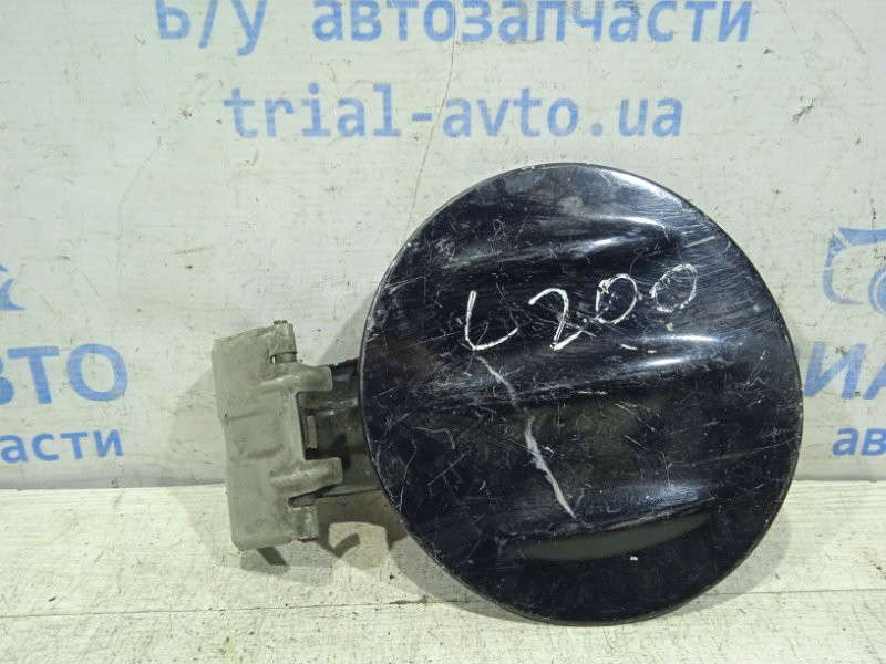 Лючок бака Mitsubishi L200 KB 2.5 ДИЗЕЛЬ 4D56U 2006 (б/у) Киев - изображение 1