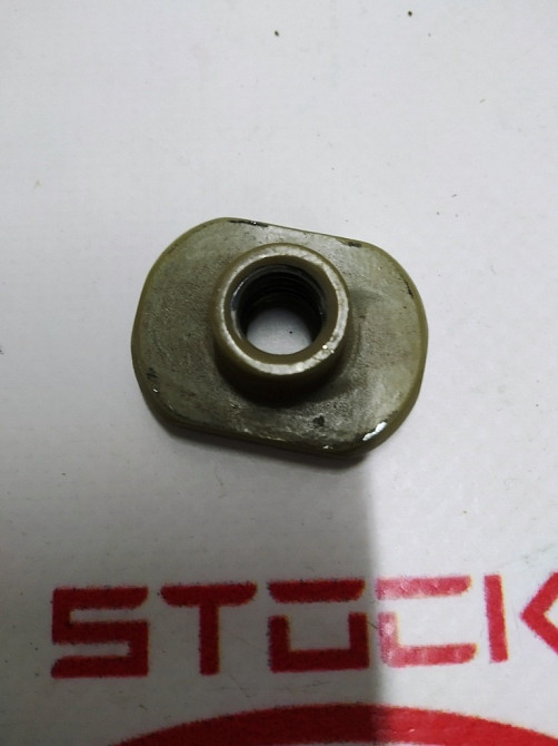 Гайка крепления пластины батареи выссоковольтной перед.зад.прав.лев.Tesla model X S REST 1037218-00- Київ - зображення 1