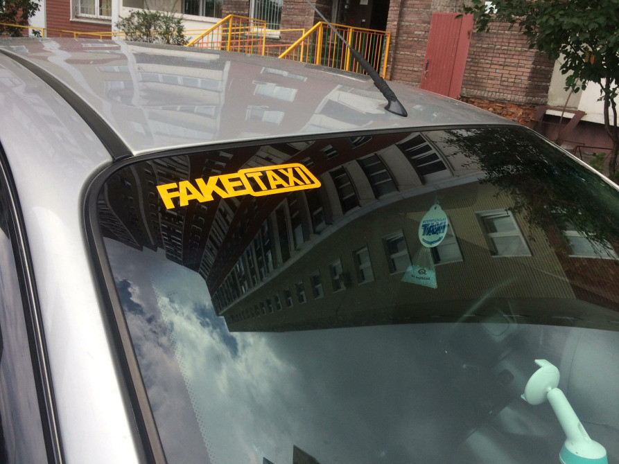 Наклейки на автомобиль FakeTaxi Чёрная,Красная,Белая,Желтая светоотражающая Борисполь - изображение 3