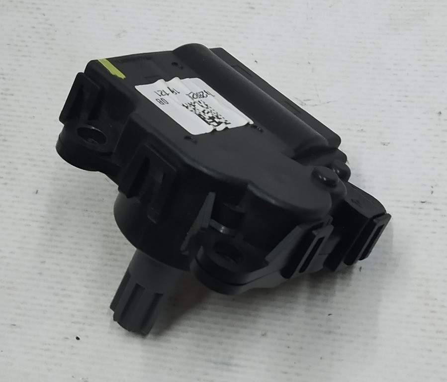 Привод (метки "3" и "4") климатической установки (печки) салона Tesla model 3 1099999-00-H Киев - изображение 2