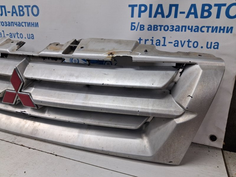 Решетка радиатора Mitsubishi Pajero Wagon 3 3.2 ДИЗЕЛЬ 4M41 1999 (б/у) Київ - зображення 3