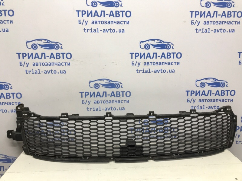 Решетка бампера центральная Mitsubishi Outlander XL 2.2 DIESEL 4N14 2007 (б/у) Киев - изображение 1