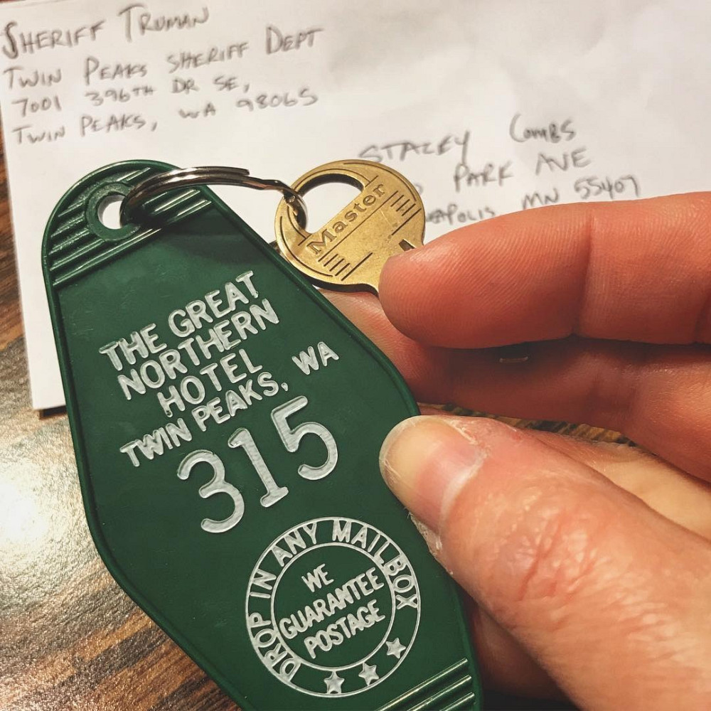 Брелок агента Купера из сериала "Твин Пикс" номер 315 Київ - зображення 8