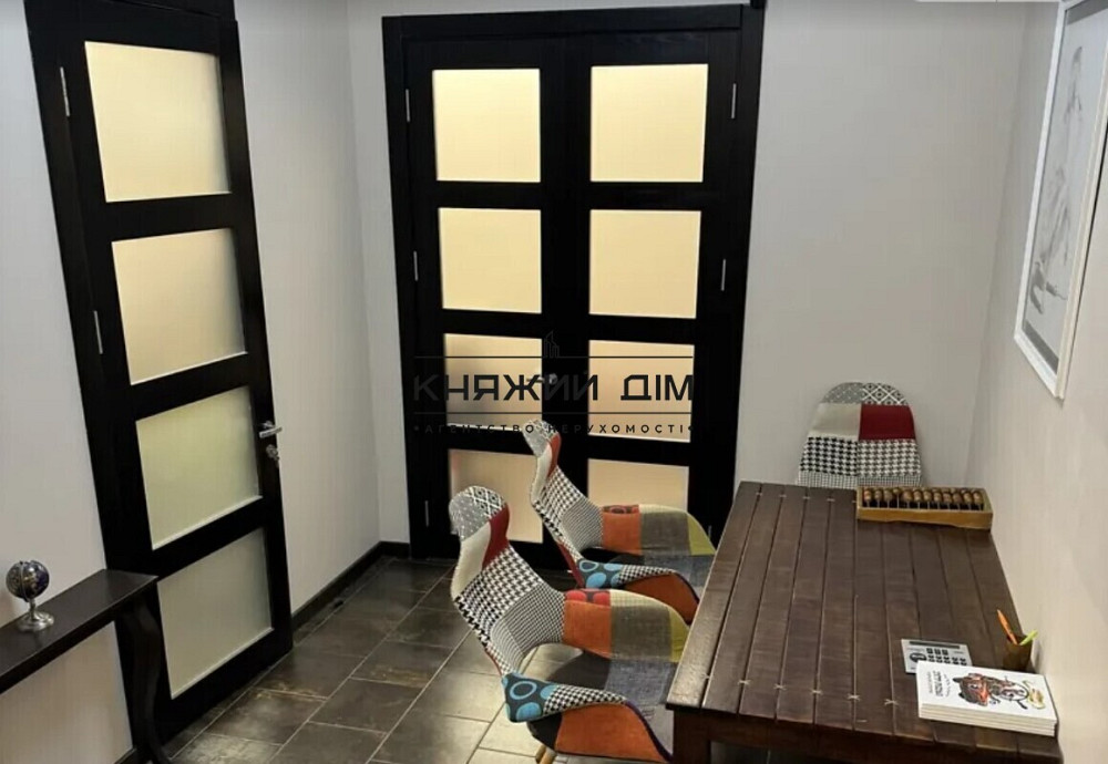 Продаж роздільної 2-х к. квартири на Подолі м. Контракова Площа. №21146493 Київ - зображення 1