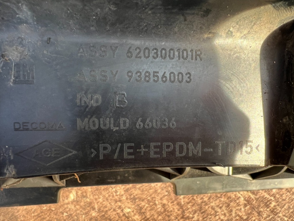 Кронштейн решетки бампера/радиатора Nissan Primastar 2007-2013 (620300101R) Ковель - зображення 2