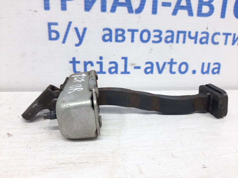 Ограничитель двери передний правый Toyota Avensis 2009-2018 6861005050 (Арт. 29122) Київ - зображення 1