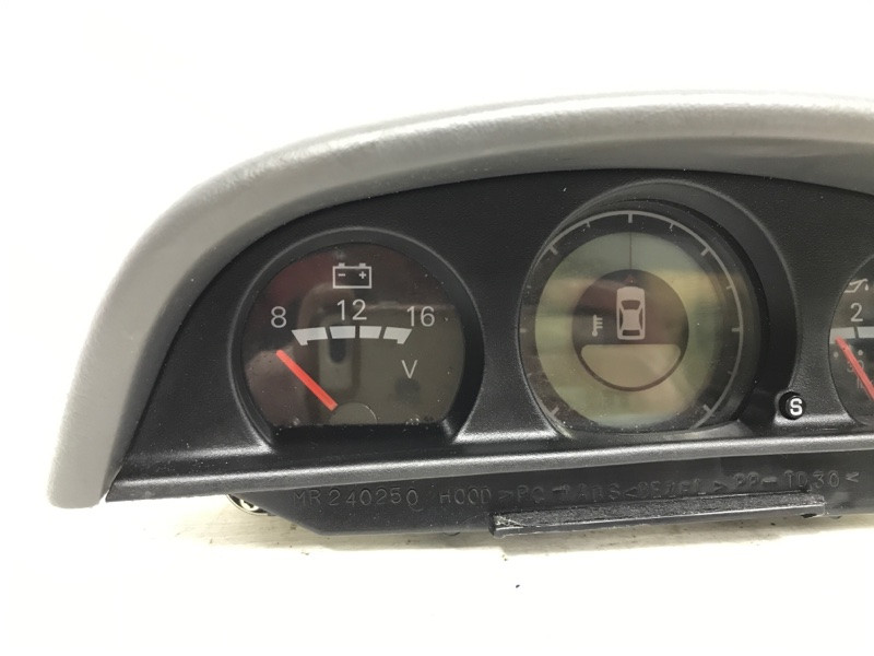 Приборная панель Mitsubishi Pajero Sport K9 3.0 БЕНЗИН 6G72 1996 (б/у) Киев - изображение 2