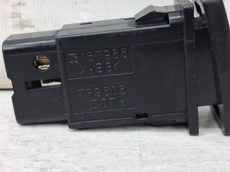 Кнопка аварийки Toyota Avensis T25 1.8 БЕНЗИН 1ZZFE 2002 (б/у) Киев - изображение 3