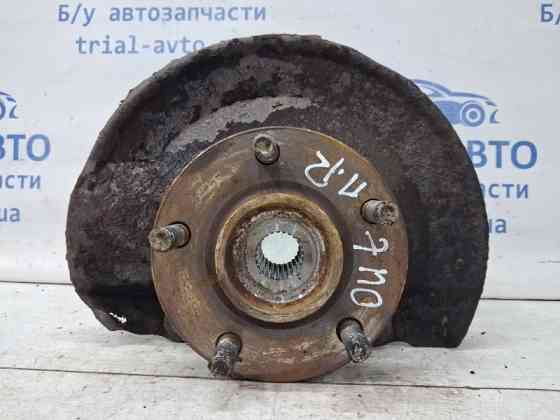 Кулак поворотный правый со ступицей Mitsubishi Outlander CU 2.4 БЕНЗИН 4G69 2003 (б/у) Київ