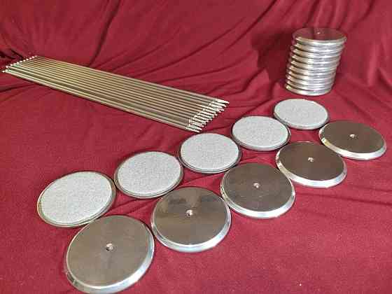 Настольный металлический флагшток на 2 флажка, глянцевый (2-рожковый) Киев