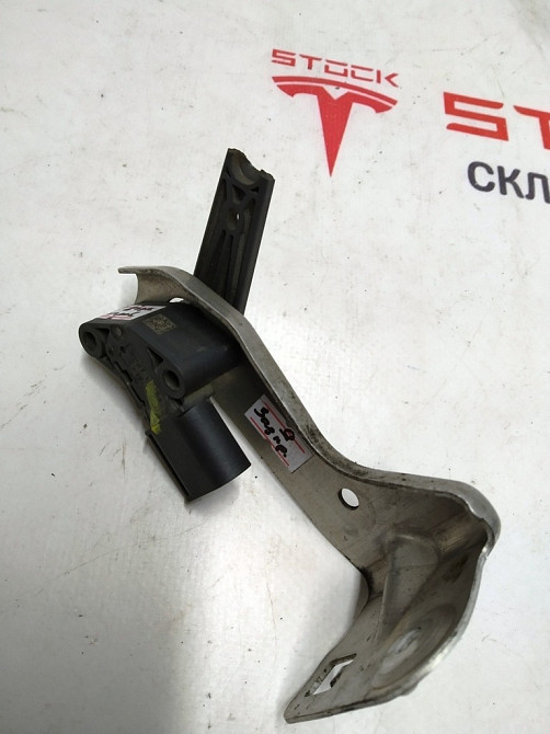 Датчик уровня задней пневмоподвески правый (сломан рычаг) Tesla model X 1027976-00-A Київ - зображення 1