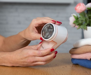 Машинка для стрижки катышков First FA-5530-5-CR 3 Вт розовая Киев - изображение 4