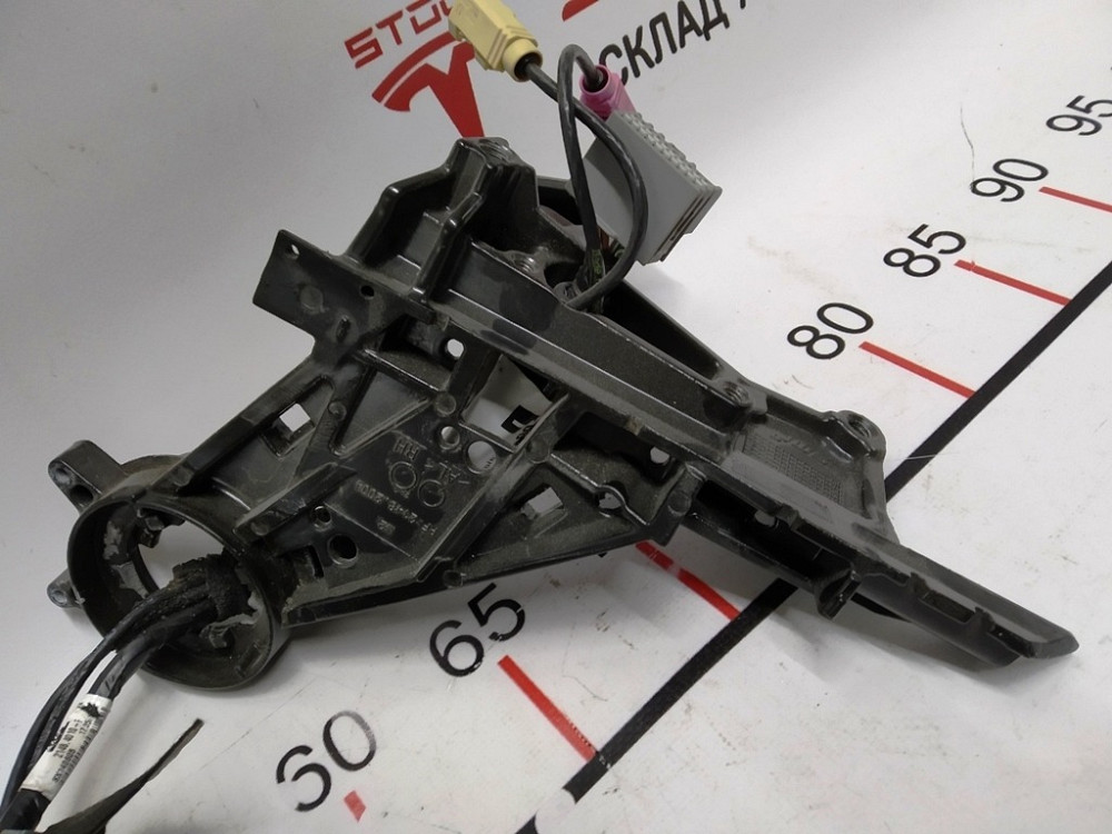 Кронштейн крепления зеркала наружного правого Tesla model S, model S REST 1041318-00-G Київ - зображення 1