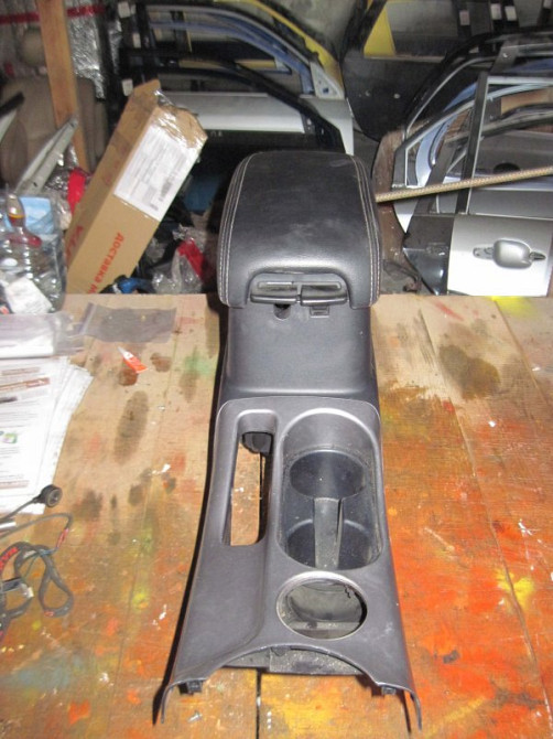 Подлокотник Mitsubishi Outlander XL 2007 (б/у) Киев - изображение 1