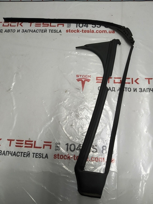 Уплотнитель стойки В (камера) левая сторона Tesla model X 1032153-00-D Киев - изображение 1