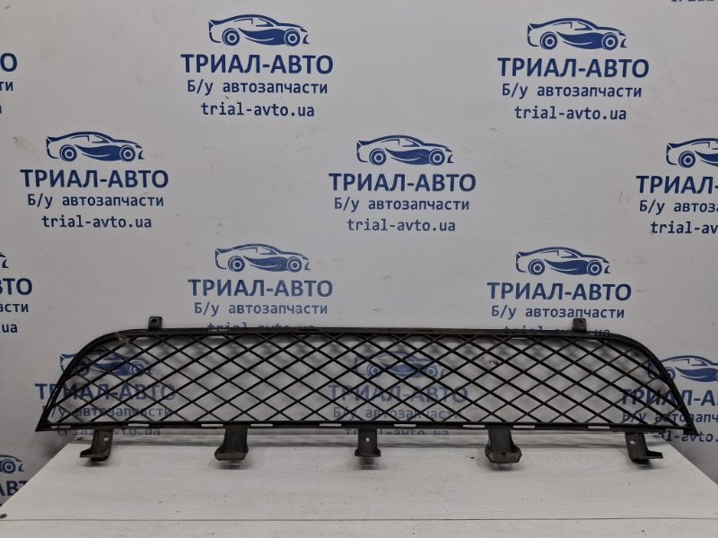 Решетка бампера центральная Mitsubishi L200 KB 2.5 DIESEL 4D56 2006 (б/у) Київ - зображення 1