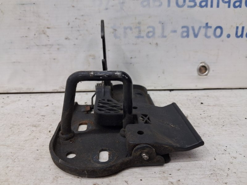 Крюк капота Volkswagen Caddy 2K 1.9 DIESEL BJB 2003 (б/у) Киев - изображение 4