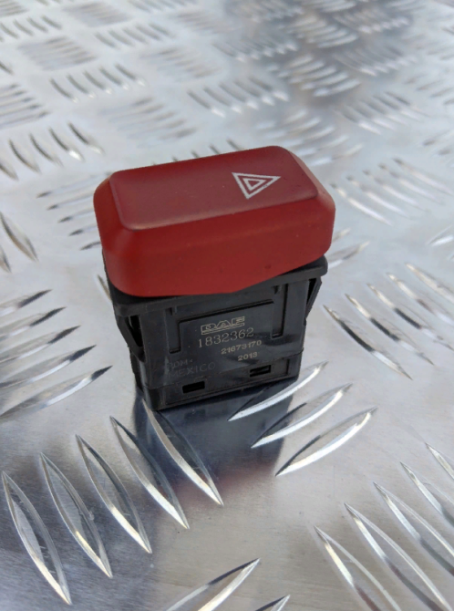 1832362 Кнопка аварийки DAF XF 106 Euro 6 Львов - изображение 1