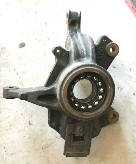 Бу поворотный кулак правый без ступицы Renault 400140080R, Megane 3, Fluence, Scenic 3, Кропивницький - зображення 1