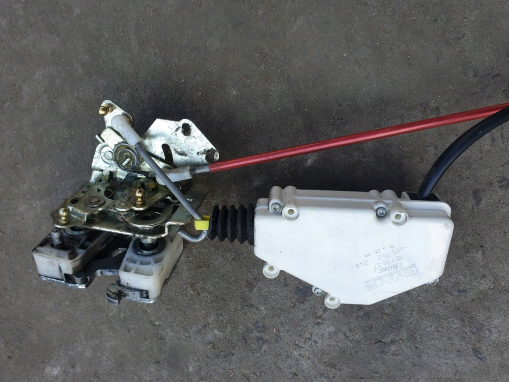 1296591 Замок двери внутренняя часть DAF XF 106 Euro 6 Львов - изображение 1