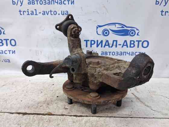 Кулак поворотный правый со ступицей Mitsubishi L200 KB 2.5 ДИЗЕЛЬ 4D56U 2006 (б/у) Київ