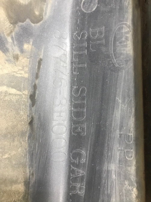 Накладка порога внешняя правая Kia Sorento BL 2.5 DIESEL D4CB 2002 задн. (б/у) Київ - зображення 5