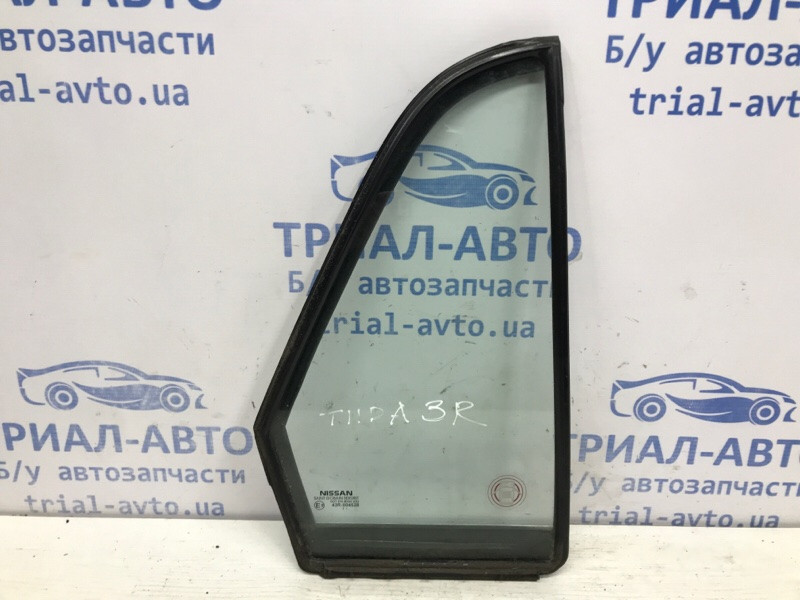 Стекло двери задней правой (форточка) Nissan Tiida C11 1.6 БЕНЗИН HR16 2004 (б/у) Киев - изображение 1
