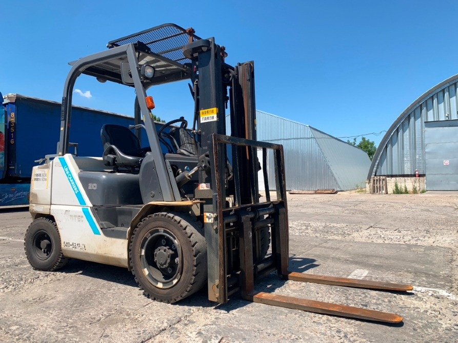 Вилочный погрузчик TCM на 3 тонны на больших 15 колесах пневмо, с отдельным позиционером вил Полтава - зображення 6