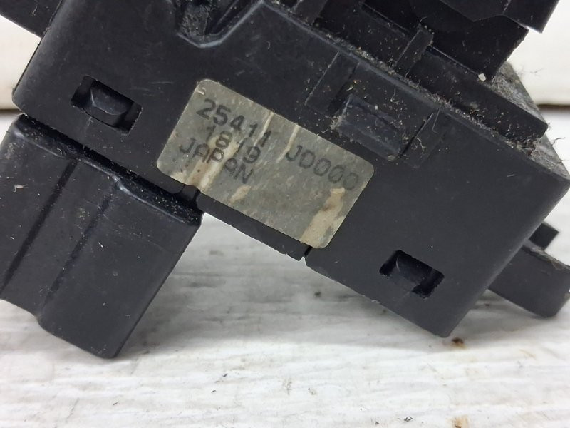 Кнопка стеклоподъемника Nissan Qashqai J10 2.0 БЕНЗИН MR20DE 2006 (б/у) Киев - изображение 3