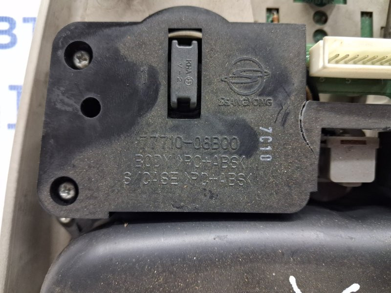 Плафон передний SsangYong Rexton Y250 2.7 D27DT 2006 (б/у) Киев - изображение 4