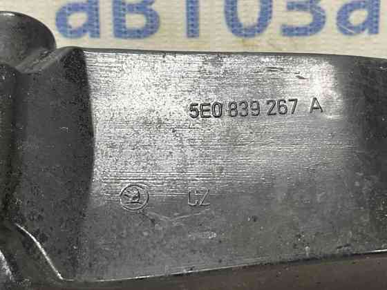 Ограничитель двери задний правый Skoda Octavia 2013-2020 5E0839267A (Арт. 81671) Київ