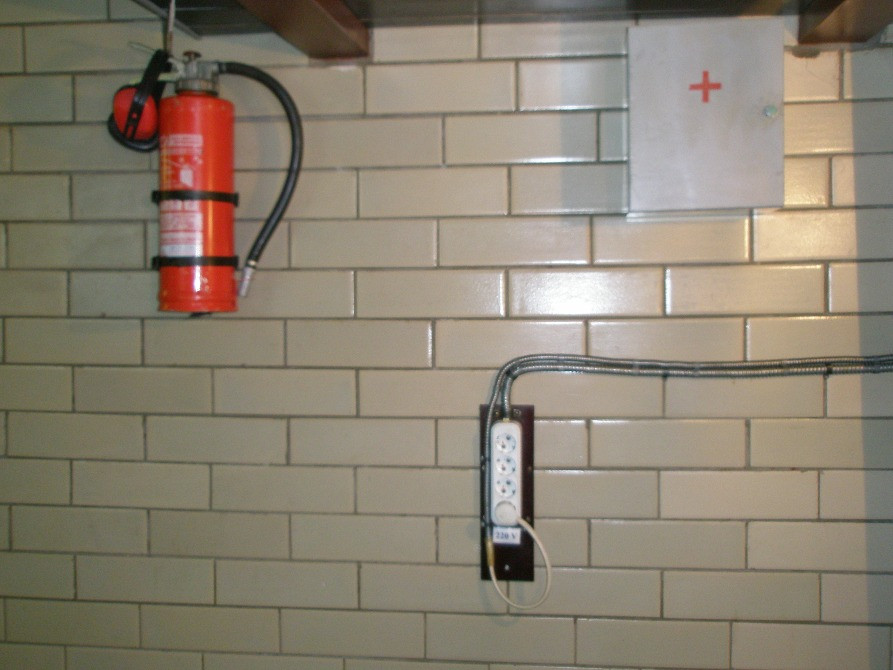 ПРОДАЮ ГАРАЖ під АВТОМАЙСТЕРНЮ - 10 хв. ст.м."Видубичі" Київ - зображення 6