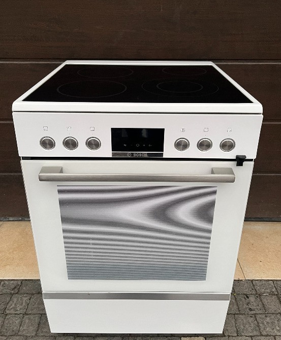 2022рік Плита електрична з духовкою Bosch ідеальна 60х60х85 біла 380В Бережани - зображення 1
