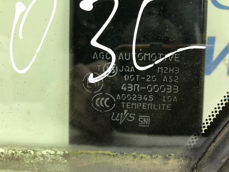Стекло двери задней левой (форточка) Infiniti Q50 V37 2.2 DIESEL OM651 2013 (б/у) Київ - зображення 3