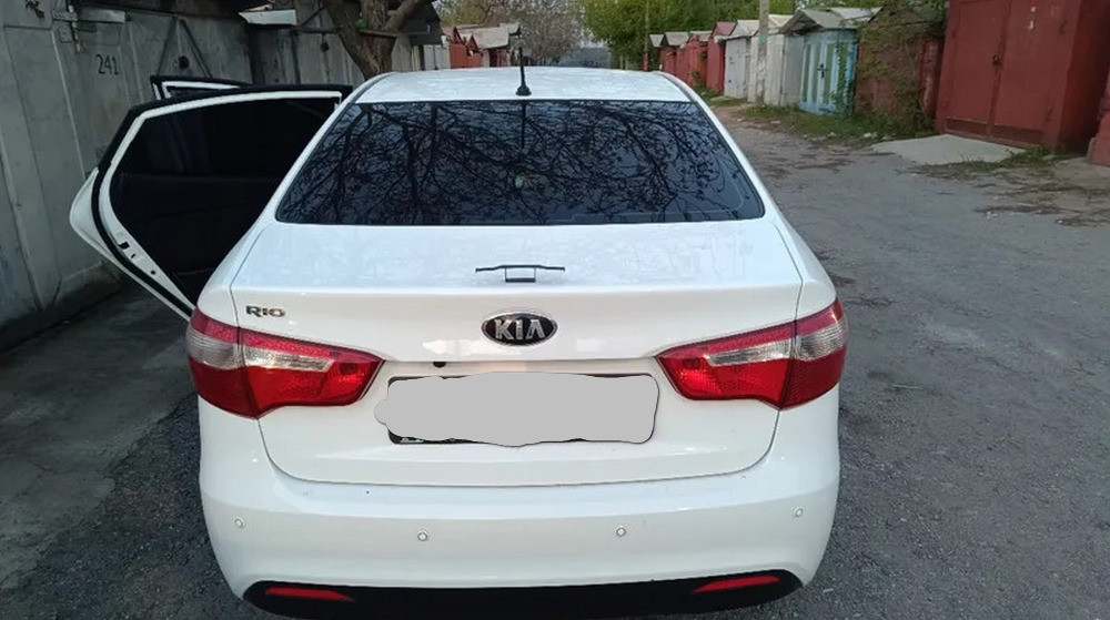 Мини Спойлер Красный на авто усиленный скотч Київ - зображення 3