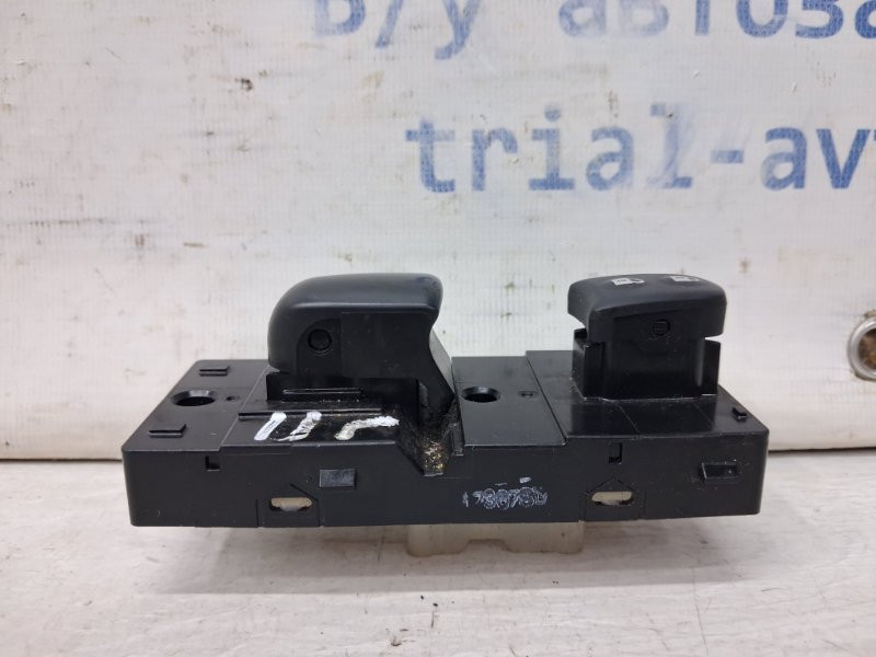 Кнопка стеклоподъемника Nissan Qashqai J11 1.2 БЕНЗИН HRA2DDT 2013 перед. (б/у) Київ - зображення 1