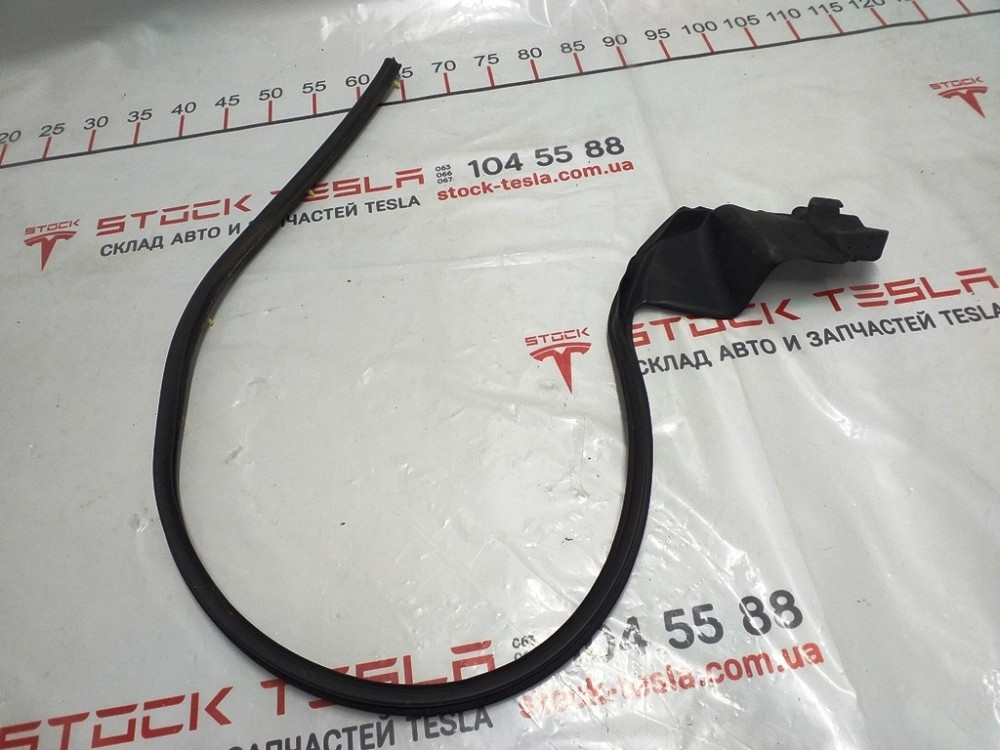 Уплотнитель стойки С и края двери левый (с нижней частью) Tesla model S, model S REST 6009591-00-D Київ - зображення 1