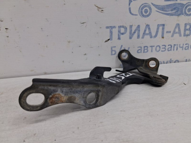 Петля капота правая Toyota Avensis T25 1.8 БЕНЗИН 1ZZFE 2002 (б/у) Киев - изображение 2