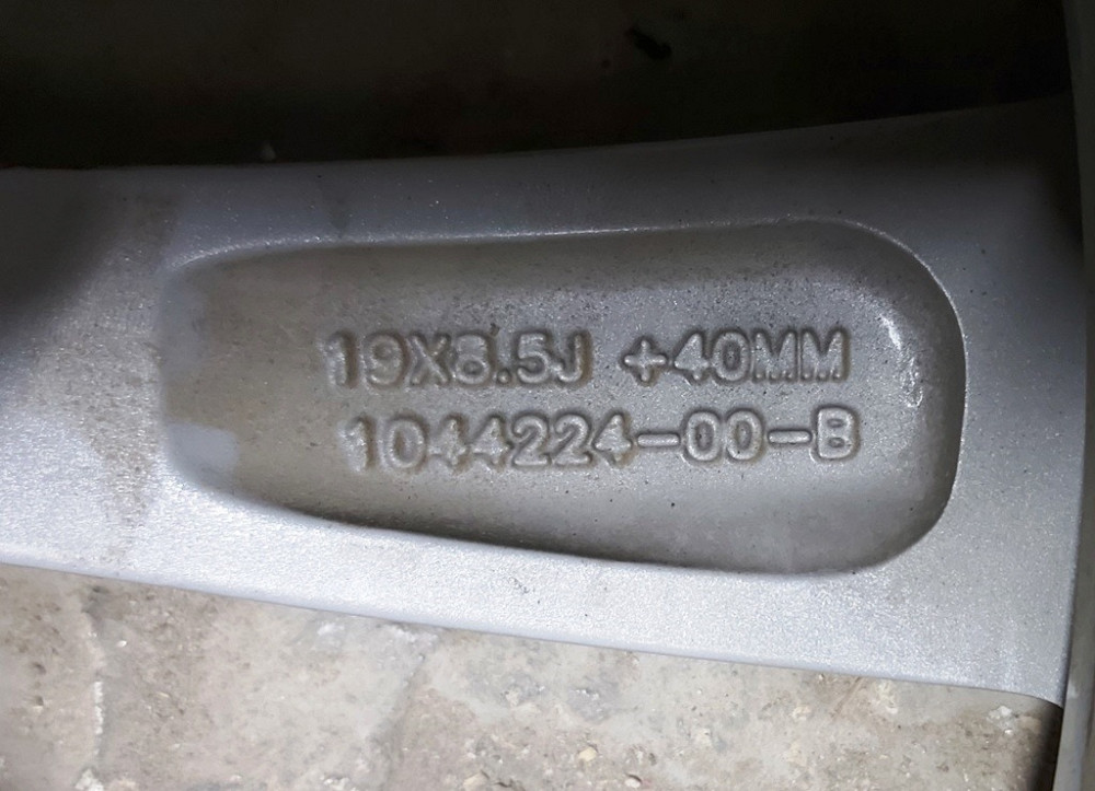 Колесо в сборе с повреждением 19X8.5J ET40 235/40R19 96W A/S CONTINENTAL PROCONTACT RX TIRE Tesla mo Киев - изображение 3