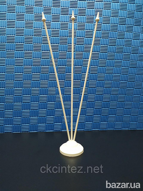 Настольный пластиковый флагшток для 3-х флажков Киев - изображение 2