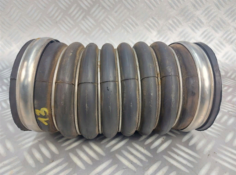 1813208 Патрубок интеркулера левый DAF XF 106 Euro 6 Львов - изображение 1