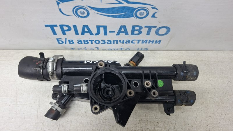 Корпус термостата Kia Sorento XM 2.4 БЕНЗИН G4KJ 2009 (б/у) Киев - изображение 2