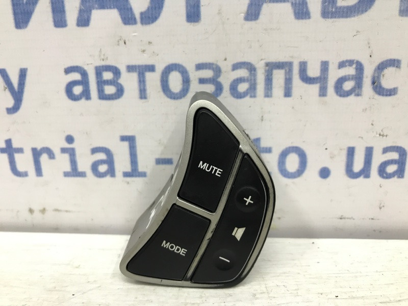 Кнопки руля Kia Ceed ED 1.6 DIESEL D4FB 2006 (б/у) Киев - изображение 1