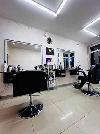 Робочий стіл перукаря / барбера у стилі лофт. Меблі з металевих бочок для барбершопу, салону краси Київ