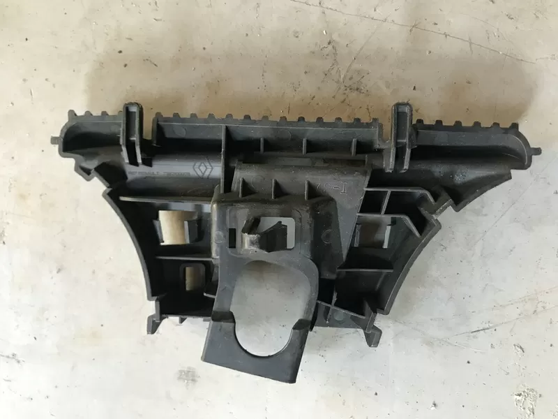 Бу кронштейн левой шторки безопасности Renault Megane 3, 738210007R универсал Кропивницький - зображення 1