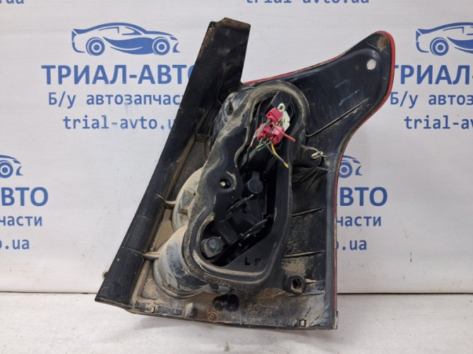 Фонарь задний внешний левый Toyota Avensis T25 1.8 БЕНЗИН 1ZZFE 2002 (б/у) Киев - изображение 4
