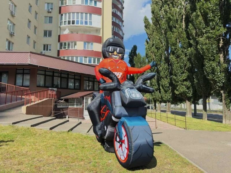 Наружная реклама человек надувной 3D копии товаров, персонажей, животных 3.4 м Київ - зображення 1