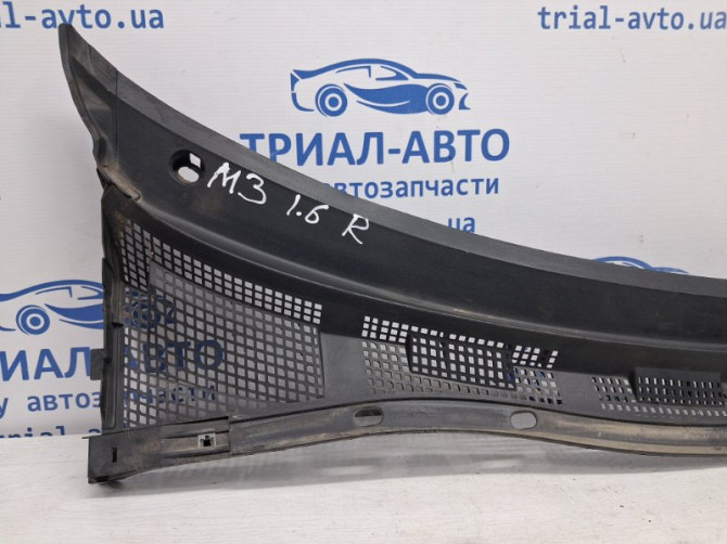 Дефлектор дворников Mazda 3 BK 1.6 БЕНЗИН Z6 2003 прав. (б/у) Київ - зображення 2