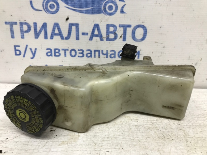 Бачок главного тормозного цилиндра Toyota Avensis T25 2.2 DIESEL 2ADFTV 2003 (б/у) Київ - зображення 2
